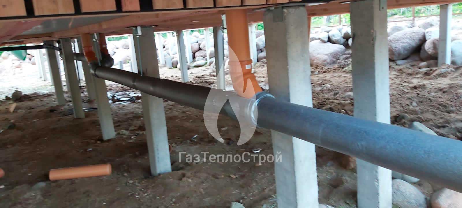 Изображение труб подведенных к дому
